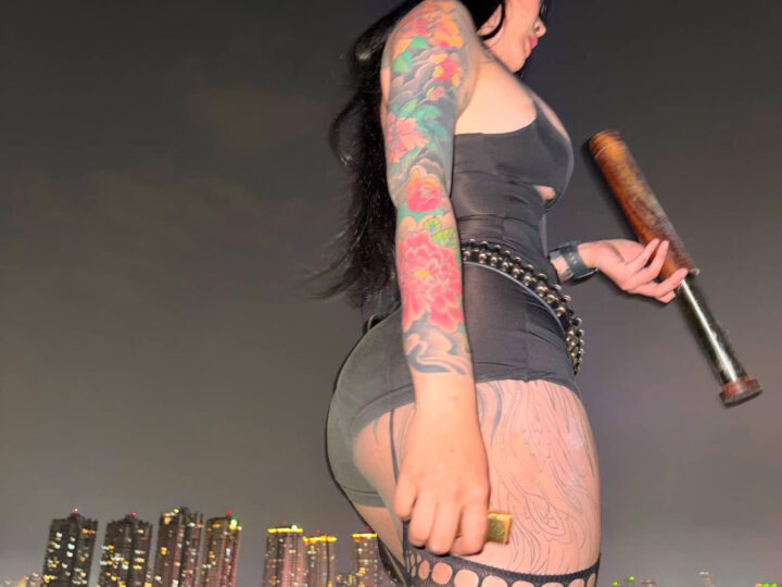 Ảnh 5 của Bé Thủy Tạ chê anh Blacka cu bé nên đi bú bóng chơi some (Full Clip + Pic)