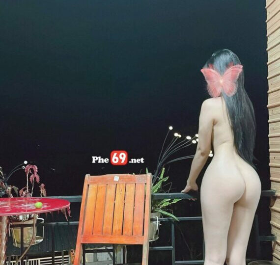 Ảnh 7 của Clip sex Couple Bé Thỏ doggy public với chồng ở Homestay khi đi du lịch biển (Full Clip + Pic)