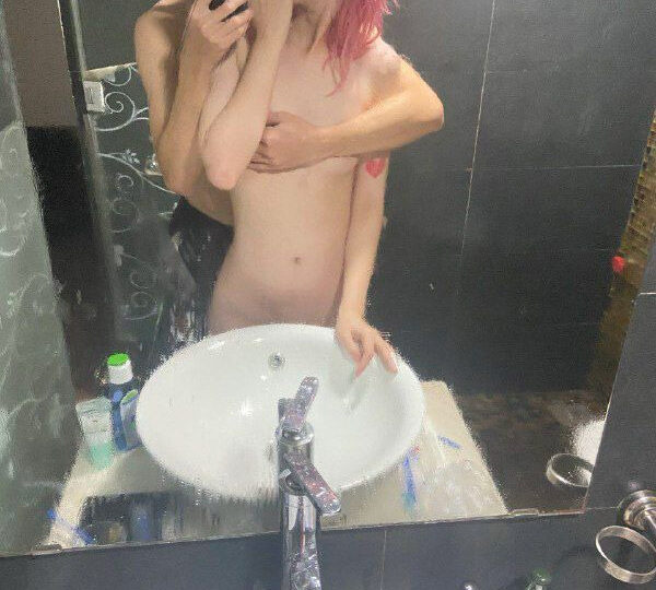 Ảnh 6 của Địt em tóc hồng loli rên rỉ cực nứng
